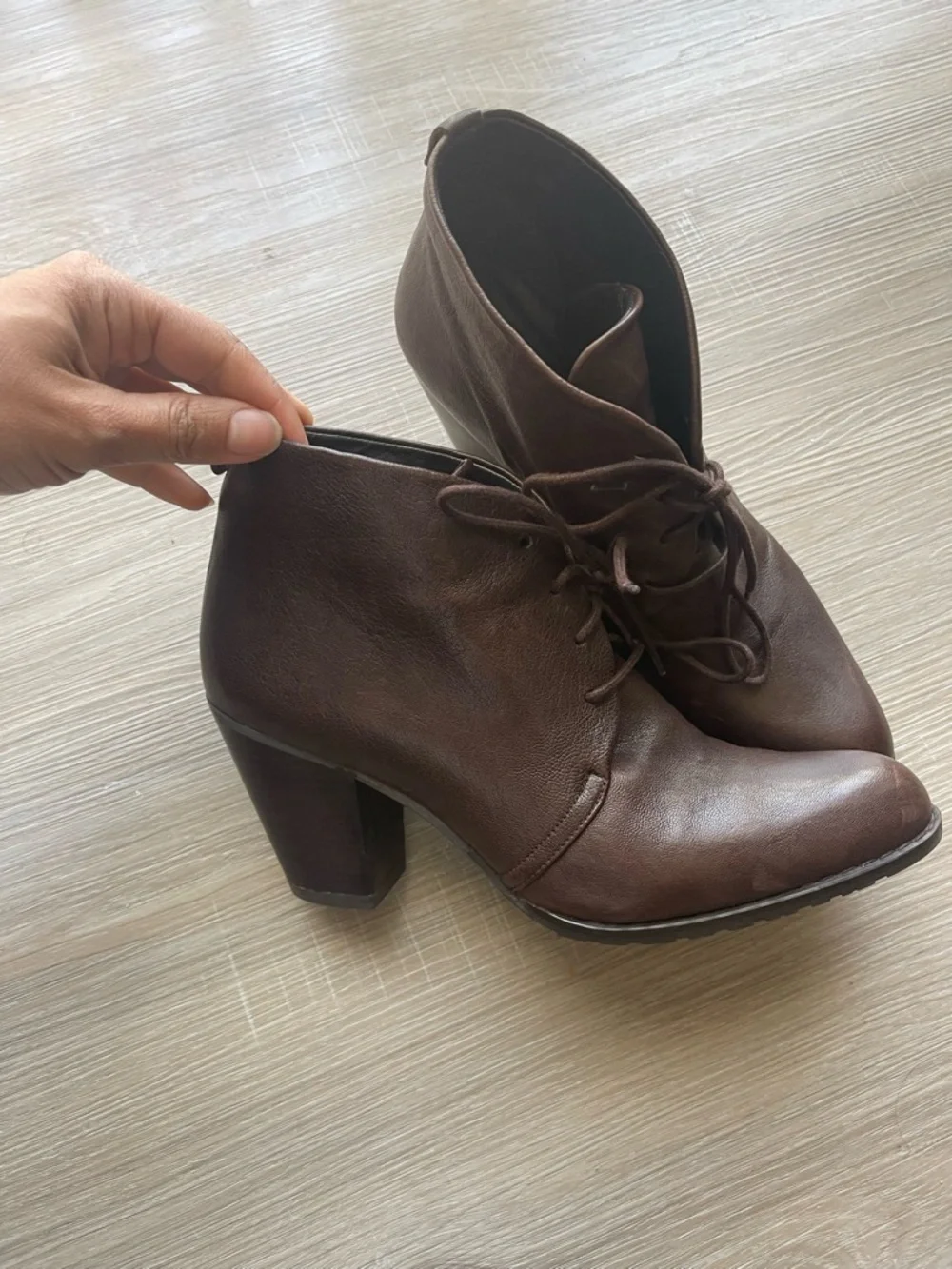 Stuart Weitzman Brown Leather Lace-Up Ankle Boots size 8.5 - Picture 2 of 6
